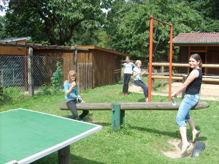  Spielplatz im Gr�nen am Reitplatz des Heidehofes