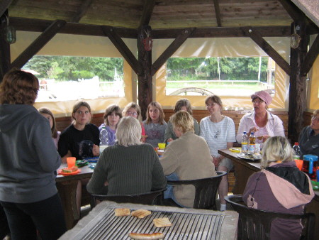 Grillabend f�r Gro� und Klein in der rustikalen Grillh�tte am Reitplatz des Heidehofes